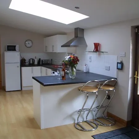 Bright Spacious Mews In Great Location