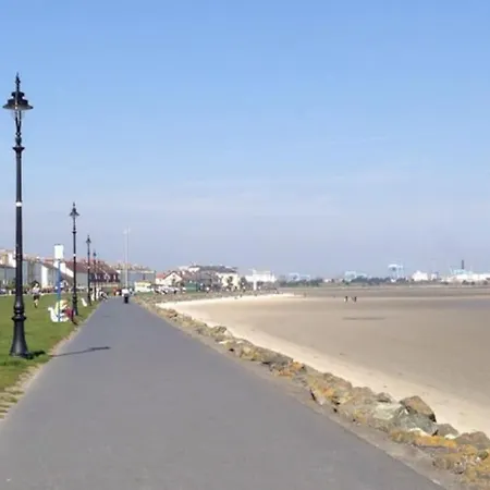 Bright Spacious Mews In Great Location Booterstown