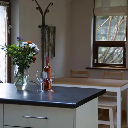 דירה Bright Spacious Mews In Great Location *