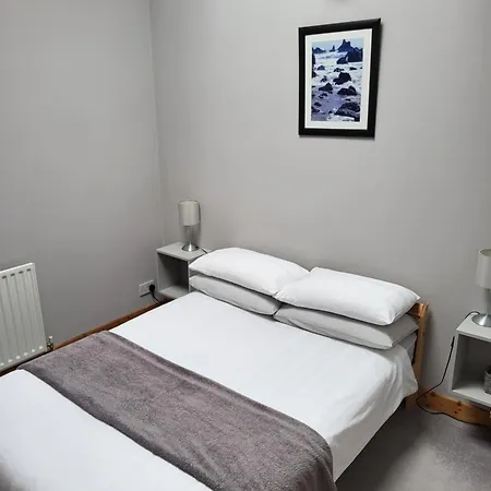 Bright Spacious Mews In Great Location 公寓