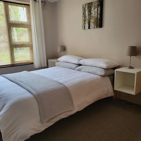 Bright Spacious Mews In Great Location *