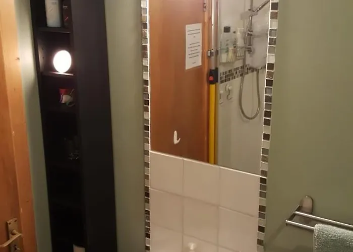 Bright Spacious Mews In Great Location Apartment *