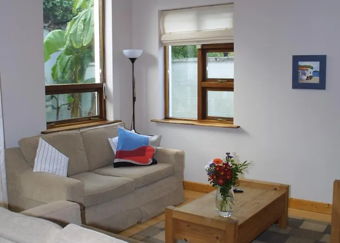 Bright Spacious Mews In Great Location Апартаменты *