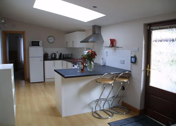 Bright Spacious Mews In Great Location