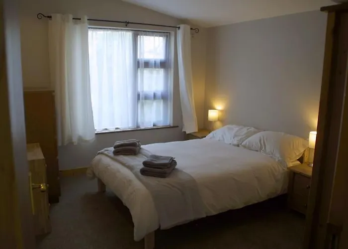 Bright Spacious Mews In Great Location Booterstown