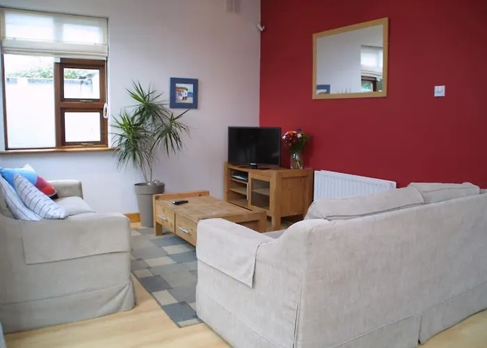 Bright Spacious Mews In Great Location Apartment Booterstown